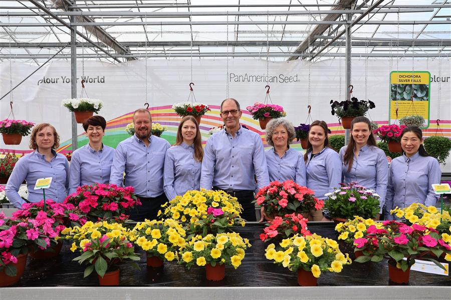 Sales/CS team in matching blue shirts 
